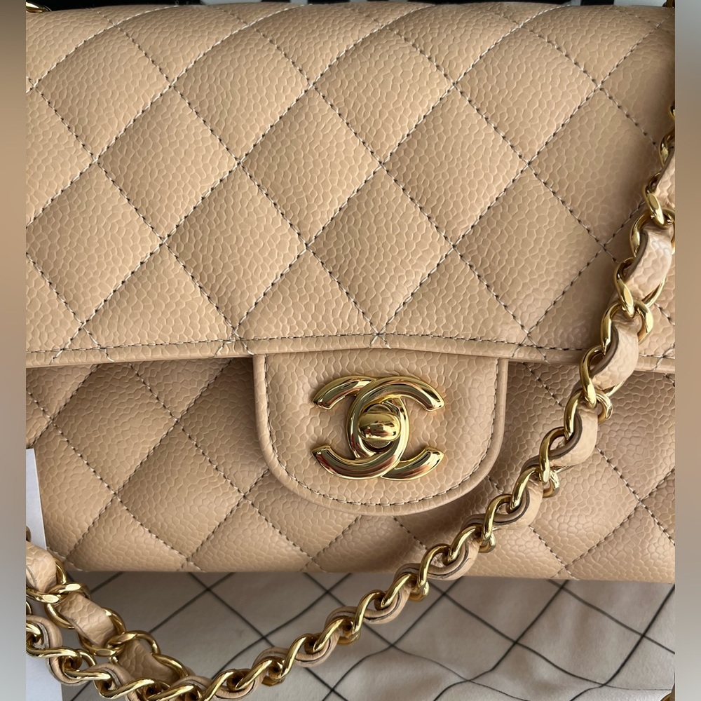 **sold Authentic Chanel classic medium double flap - Picture 3 of 11
